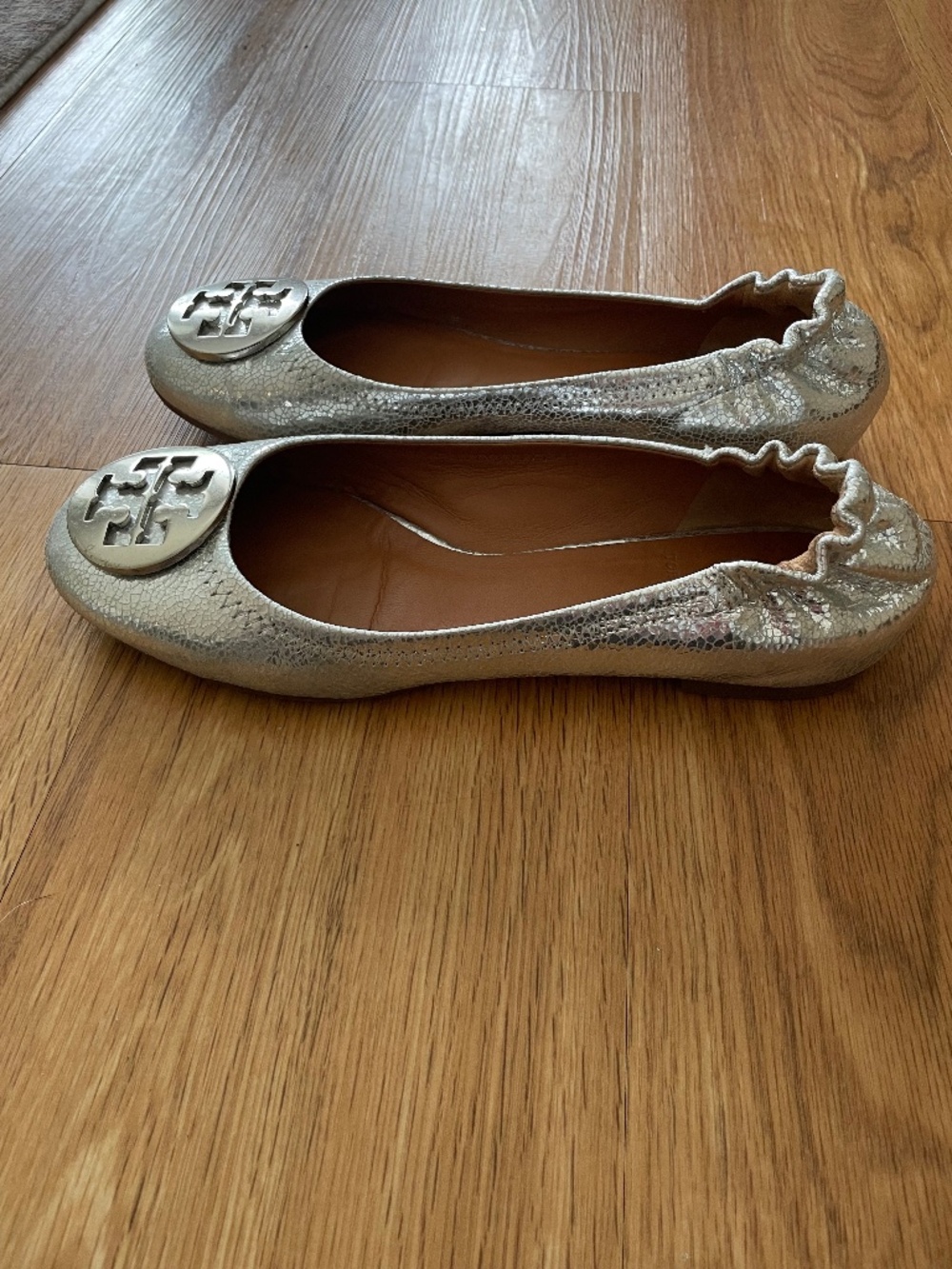 Tory Burch Logo Ballet Flats Metallic/Silver Size 7 - Picture 8 of 8